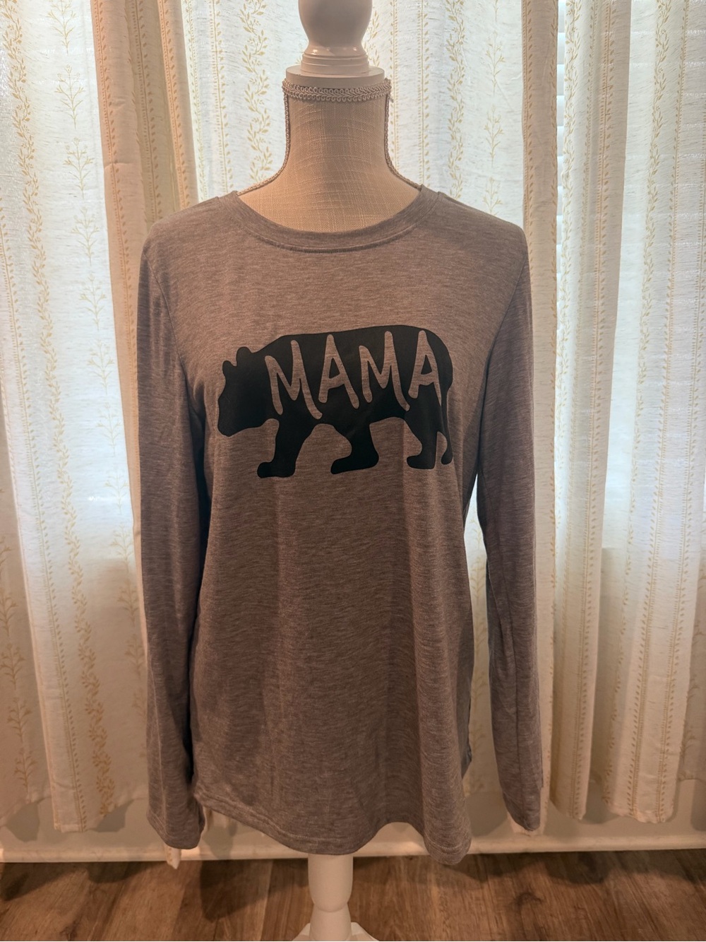 Gray 'MAMA' Bear Graphic Long Sleeve Tee